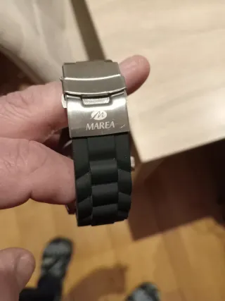 Reloj Marea Negro y Plateado