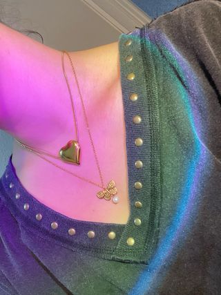 Collar dorado corazón y mariposa