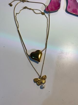 Collar dorado corazón y mariposa