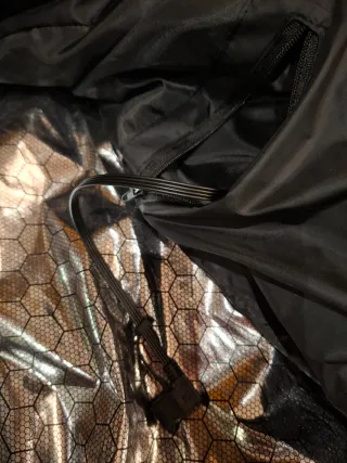 Chaleco térmico negro y plateado