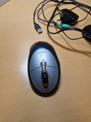 Ratón Logitech Óptico - Recargable.