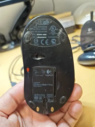 Ratón Logitech Óptico - Recargable.