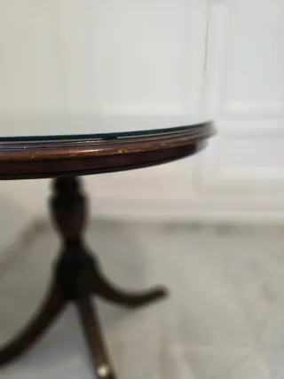 Velador inglés.Mesa antigua de madera