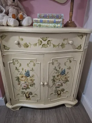 Mueble tocador y espejo floral