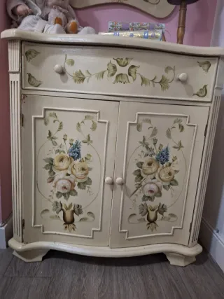 Mueble tocador y espejo floral