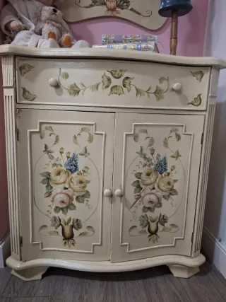 Mueble tocador y espejo floral