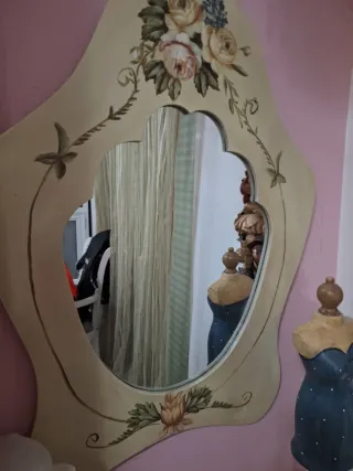 Mueble tocador y espejo floral