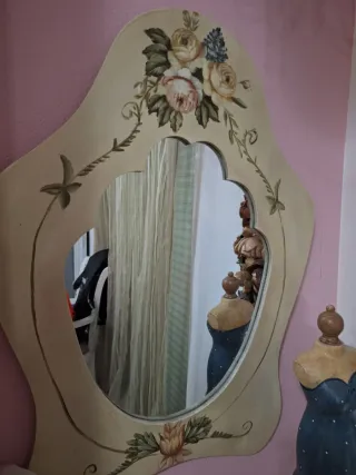 Mueble tocador y espejo floral