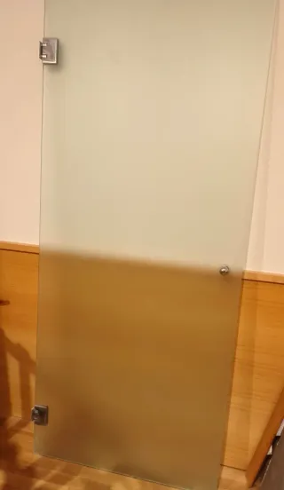 Porta de vidre glaçat amb frontises Mida: 193 x 86