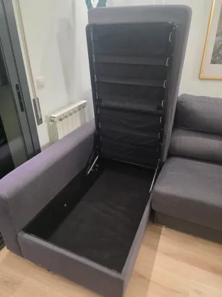 Sofá chaise longue con arcón