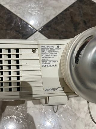 Proyector Mitsubishi Blanco