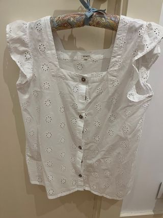 Camisa blanca bordada