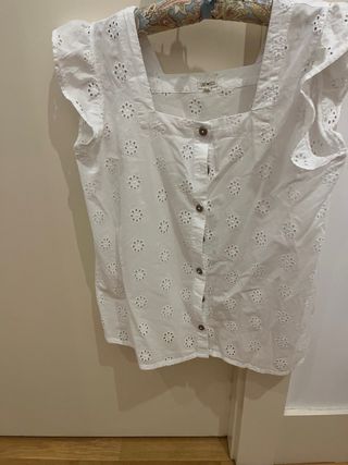 Camisa blanca bordada