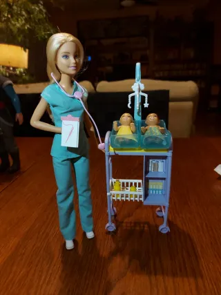 Barbie Pediatra con Bebés y Cuna