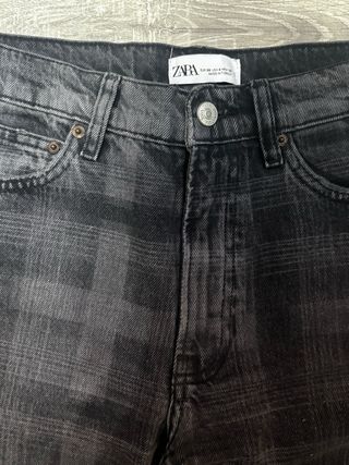 Pantalón vaquero Zara cuadros negro