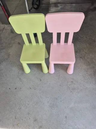 Sillas infantiles de plástico (2 unidades)