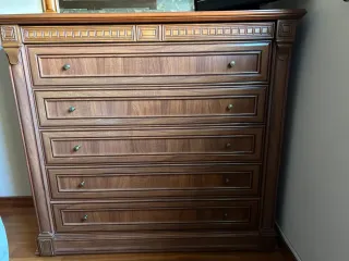 Cajonera de madera y espejo