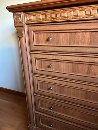 Cajonera de madera y espejo