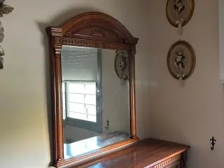 Cajonera de madera y espejo