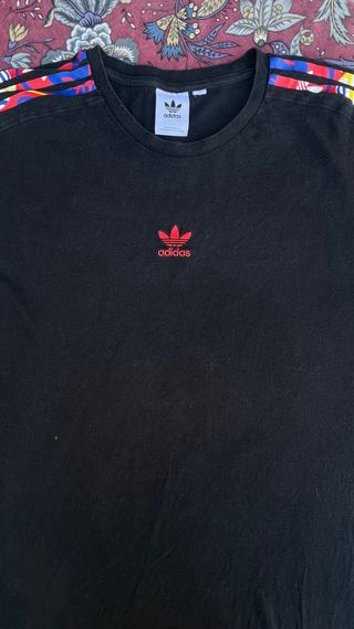 Camiseta Adidas Originals Negra Tiras Multicolor