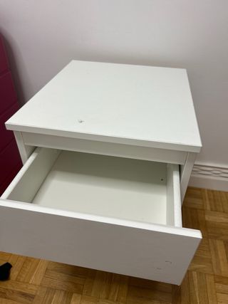Mesita de noche Ikea blanca Recoger pueblo nuevo