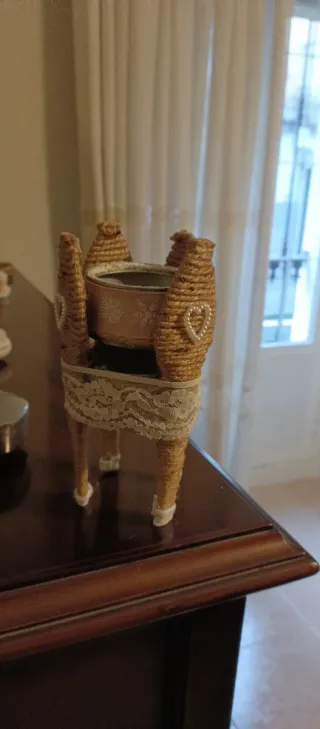 Joyero decorado con cuerda y encaje