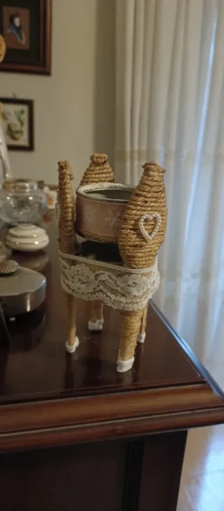 Joyero decorado con cuerda y encaje