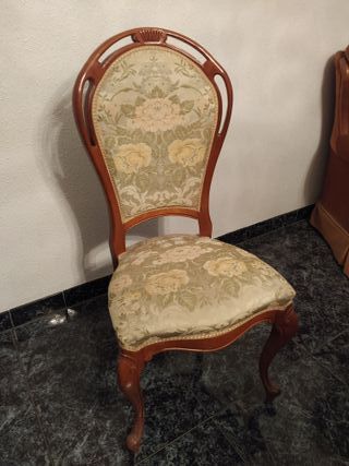 Silla de madera maciza tapizada