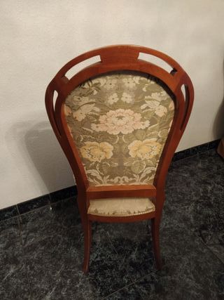 Silla de madera maciza tapizada