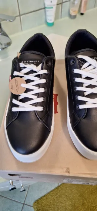 Sneakers Levi's donna nere e bianche