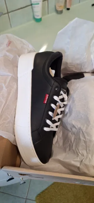 Sneakers Levi's donna nere e bianche