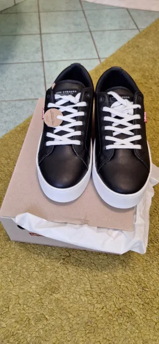 Sneakers Levi's donna nere e bianche