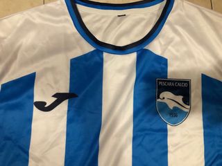 Maglia Pescara Calcio a strisce