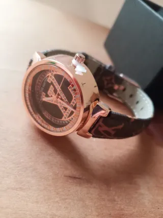 Vari orologi da donna e da uomo