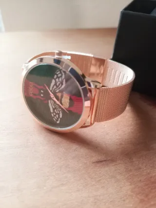 Vari orologi da donna e da uomo