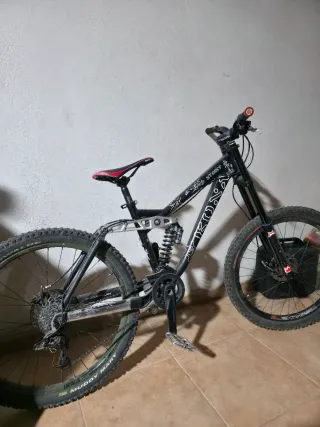 Bicicleta Kona Stinky Downhill