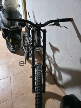 Bicicleta Kona Stinky Downhill