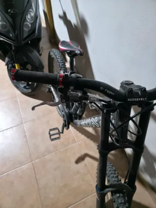 Bicicleta Kona Stinky Downhill