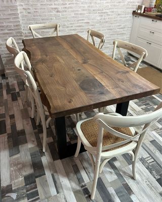 Mesa de comedor de nogal macizo