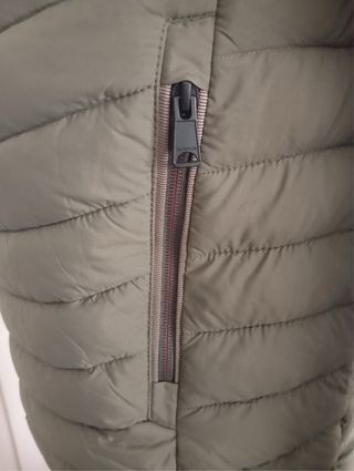 Chaqueta Napapijri con capucha verde oliva