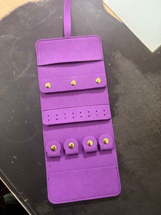 Joyero de viaje morado con detalles dorados