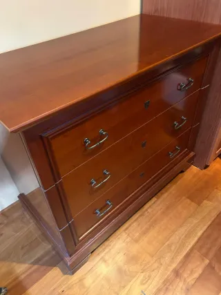 Cajonera de madera marrón