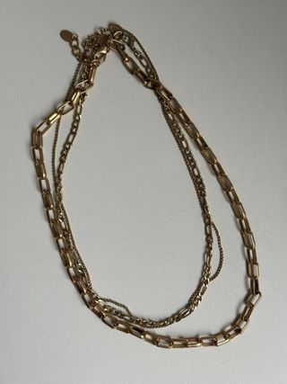 Conjunto de bisutería dorado y plateado