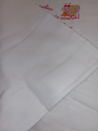 Copertina pile per culletta ricamata a mano