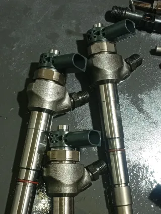 Inyector Seat Leon 1.6 TDI 0445110473