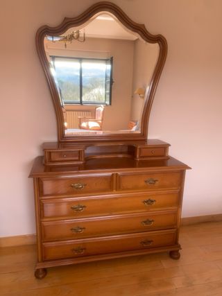 Armario de madera castaño