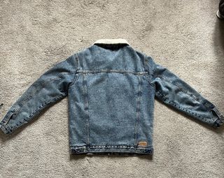 Chaqueta vaquera con forro sherpa