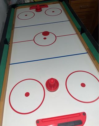 Futbolín con varios juegos incluidos