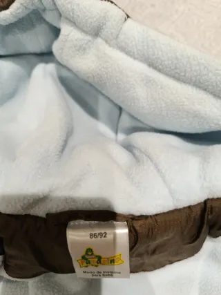 Mono nieve marrón con manoplas para 2 años +/-