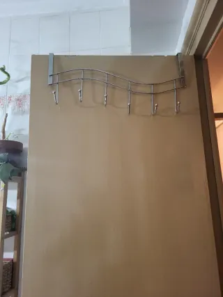 Perchero de puerta metálico